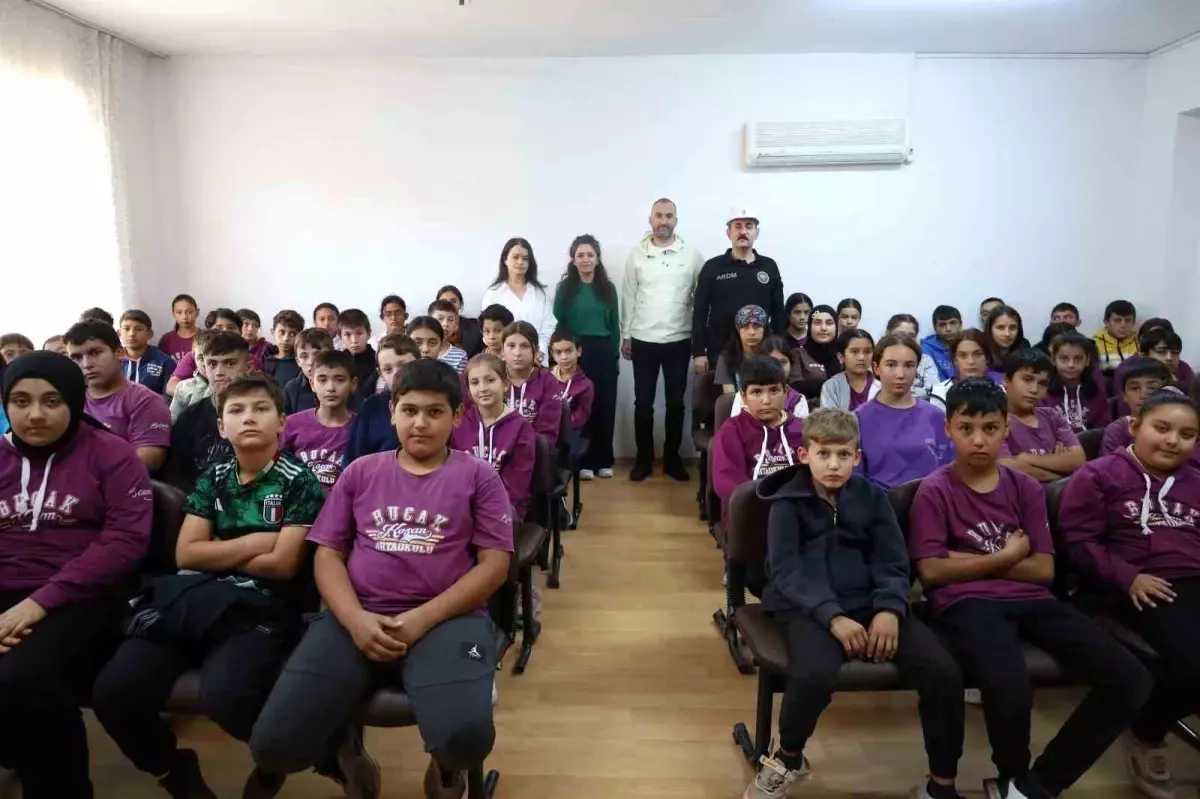 Kozan’da Öğrencilere Afet Bilgilendirme Eğitimleri Veriliyor