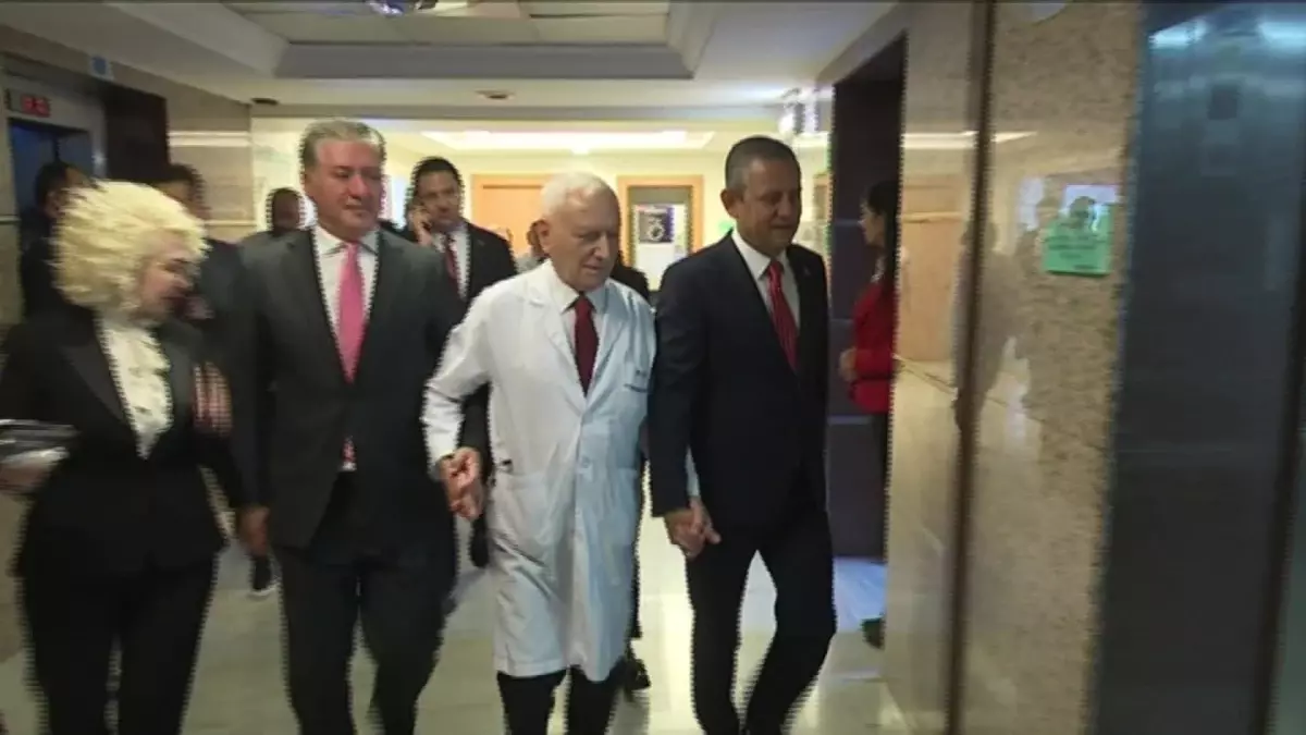 Özgür Özel’den Prof. Dr. Mehmet Haberal’a Ziyaret