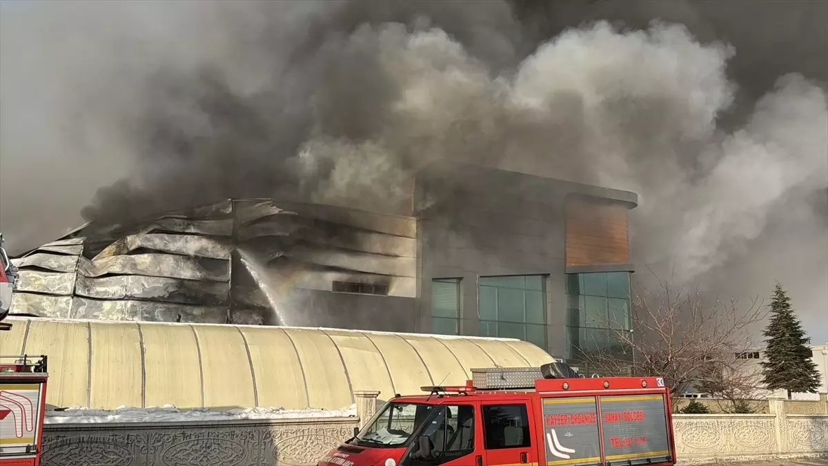 Kayseri’de Mobilya Fabrikasında Yangın: 2 İşçi Hayatını Kaybetti