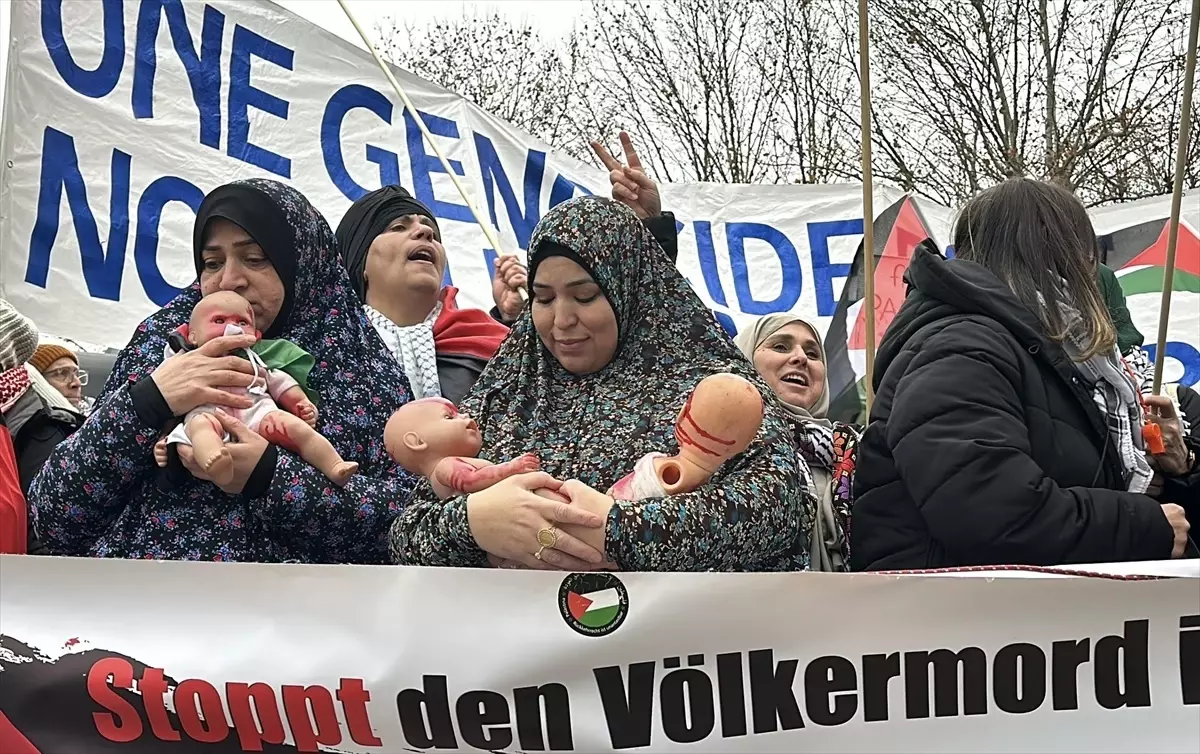 Berlin’de İsrail Saldırılarına Protesto