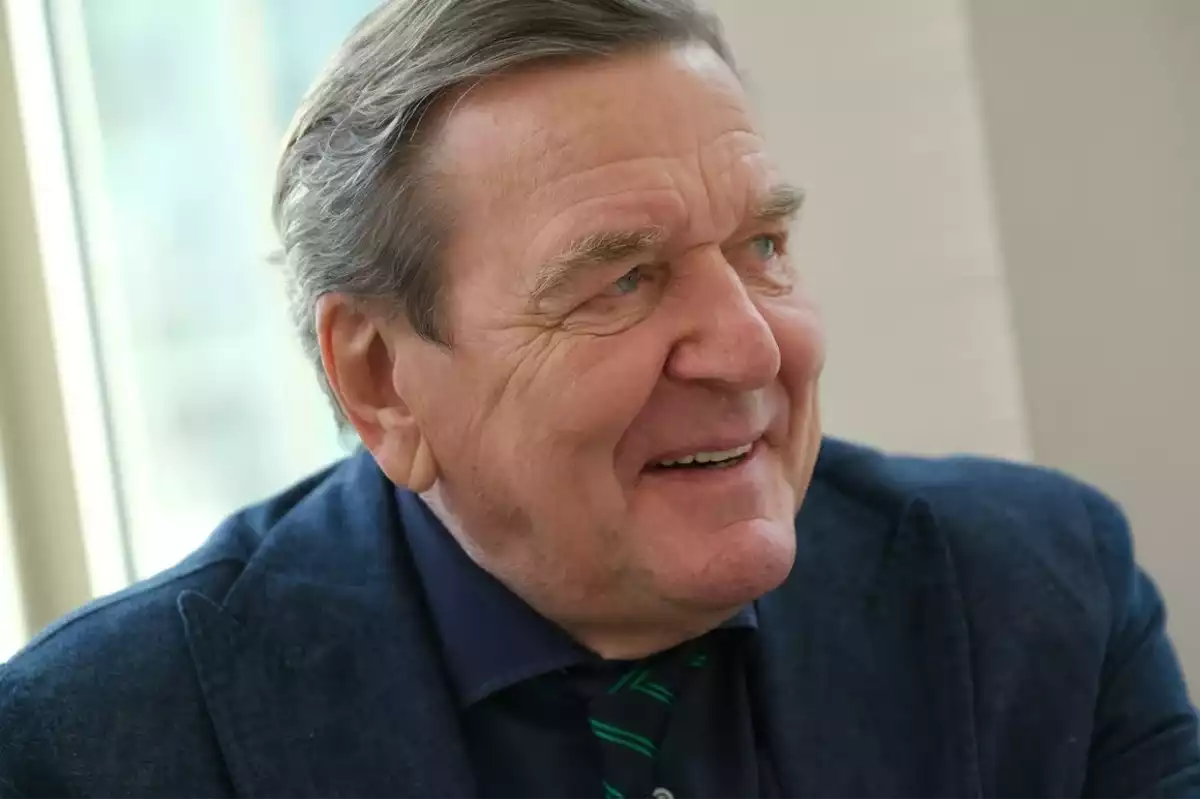 Eski Almanya Başbakanı Gerhard Schröder Tükenmişlik Sendromu Nedeniyle Tedavi Altında