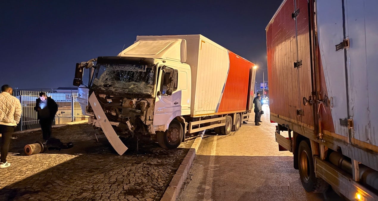 Erzurum’da zincirleme kaza: Kamyon 6 aracı biçti, 8 kişi yaralandı